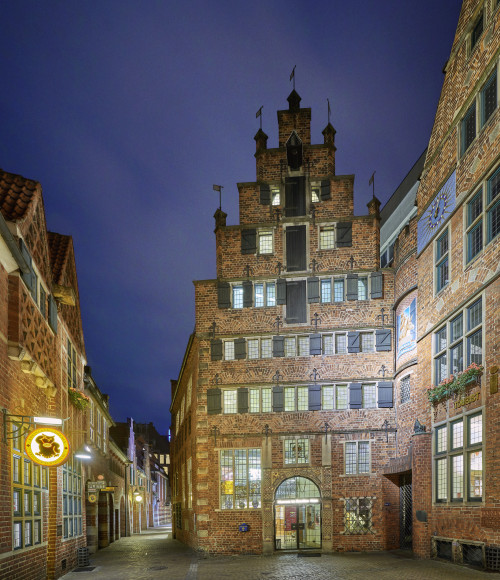 © Museen Böttcherstraße Stiftungs-GmbH / Martin Luther | Blick auf das Ludwig Roselius Museum in der Boettcherstrasse bei Nacht | 